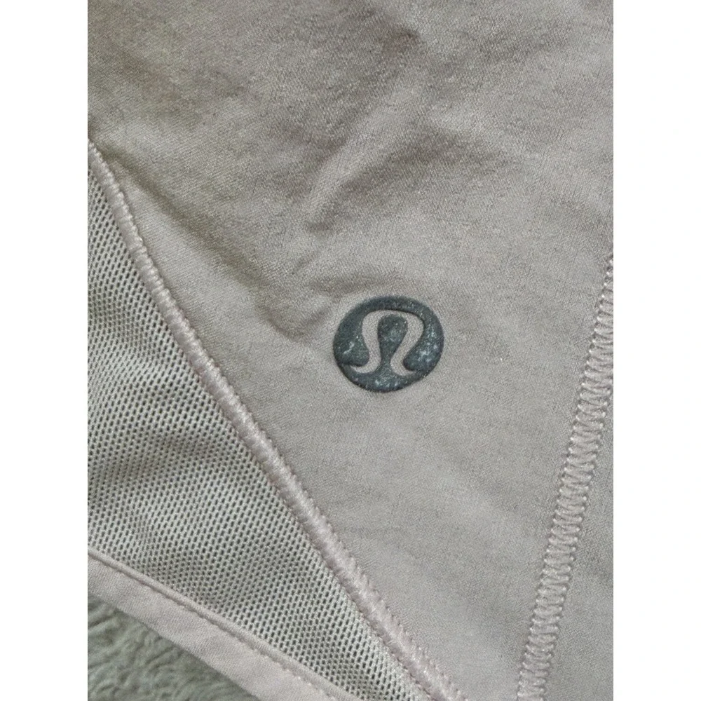 Lululemon Hotty Hot High Rise Lined short 2.5
